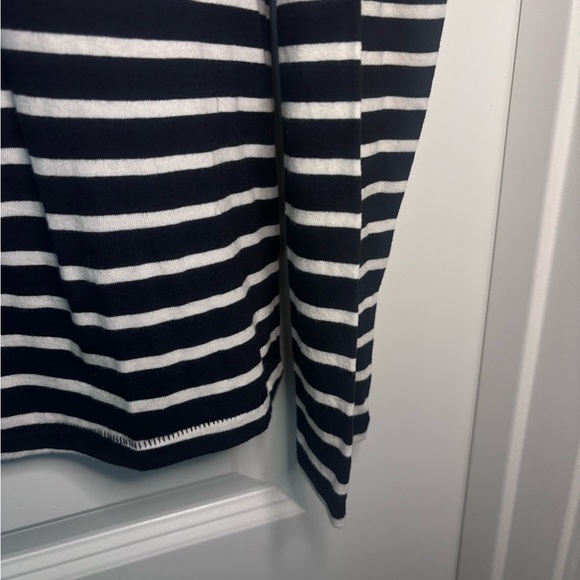 NWT Old Navy Women’s Black and White Striped Long Sleeve Tee size M - Picture 4 of 4